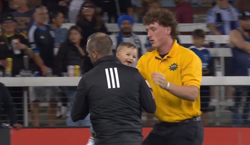 Alerta de fofura! Bebê invade o campo em jogo da MLS