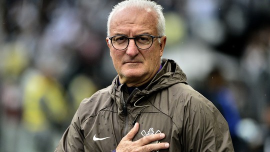 Dorival vê Corinthians mais equilibrado e quer Memphis como pivô: "Muito interessante"