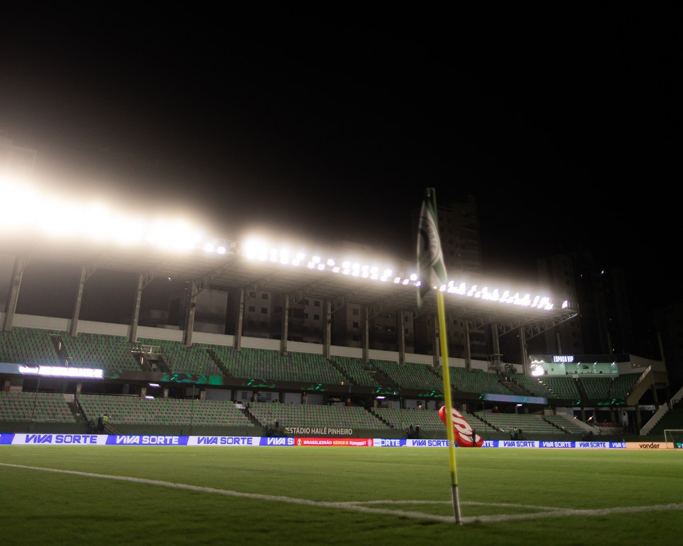 Estádio da Serrinha será palco de clássico nesta noite — Foto: Mateus Dutra/AGIF