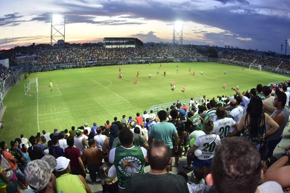 Arena da Colina com torcida do Manaus - Manaus Série D