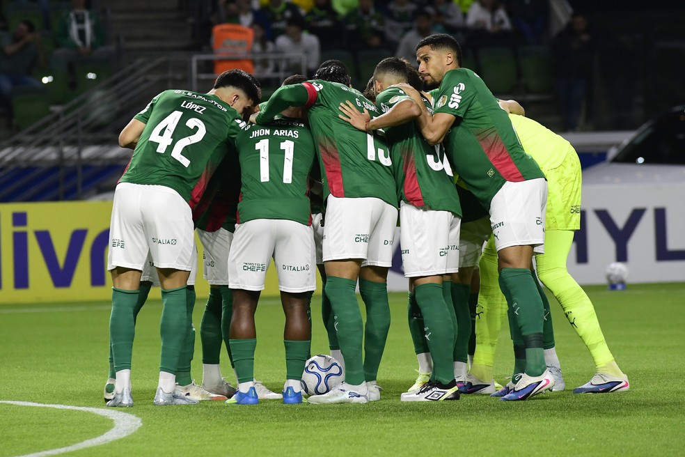 Jogadores do Palmeiras antes do jogo contra o Cerro Porteño — Foto: Marcos Ribolli