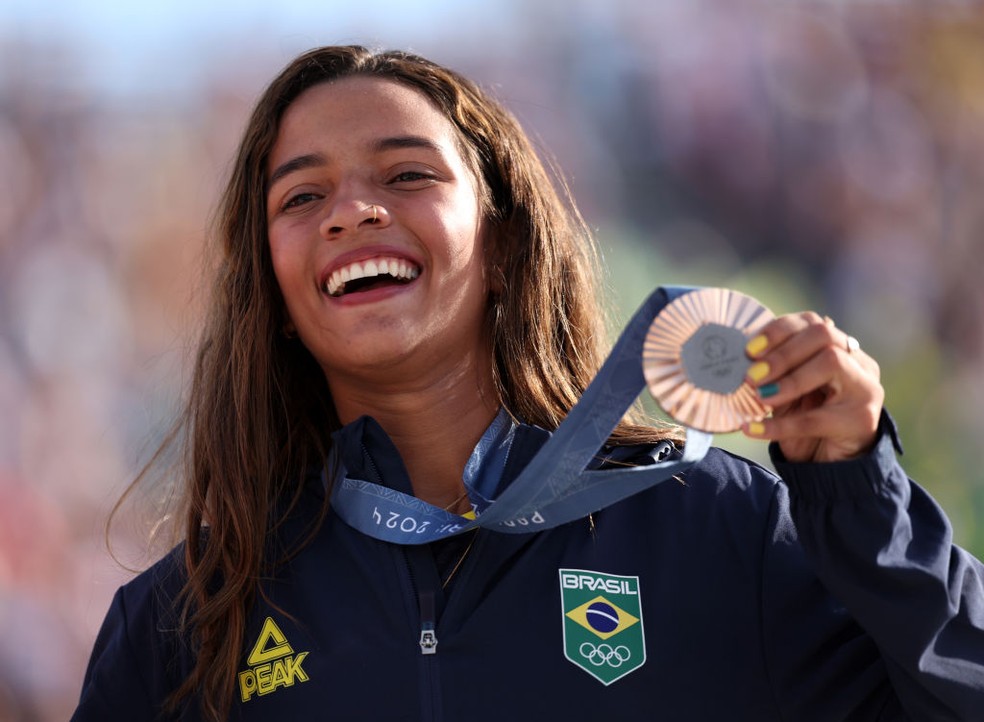 Rayssa Leal medalha de bronze skate street Paris 2024 — Foto: Julian Finney/Getty Images