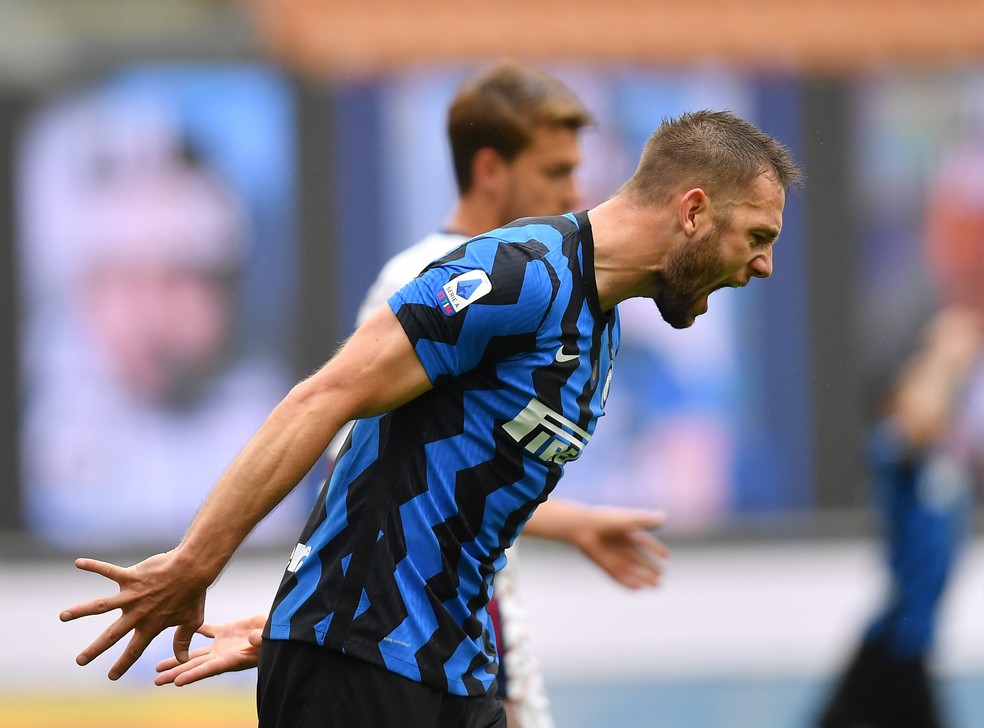 Após perder Skriniar de graça, Inter de Milão renova com De Vrij, futebol  italiano