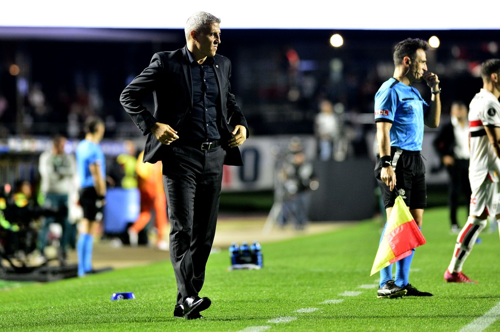 Hernán Crespo, do São Paulo, contra o Atlético Nacional — Foto: Marcos Ribolli