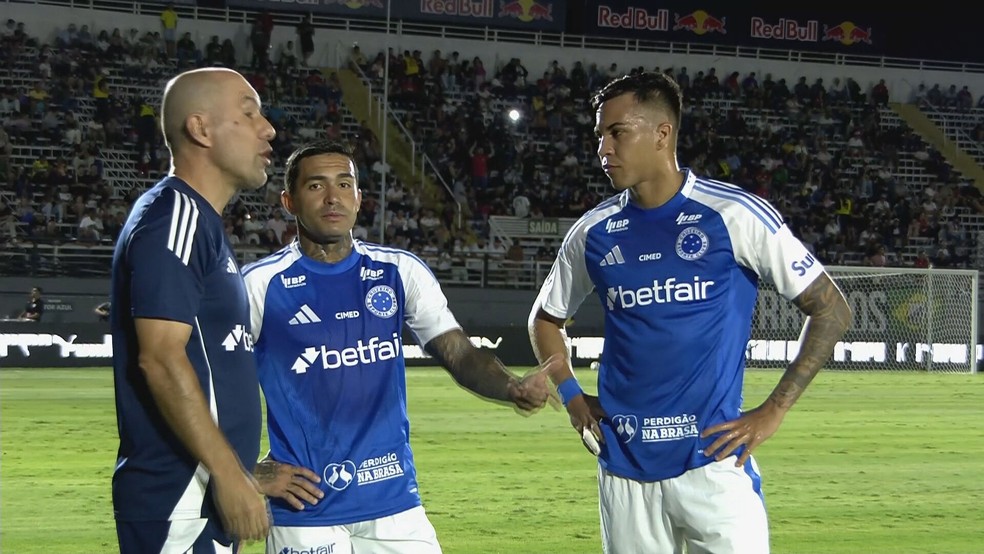Leonardo Jardim durante jogo contra o Bragantino — Foto: sportv
