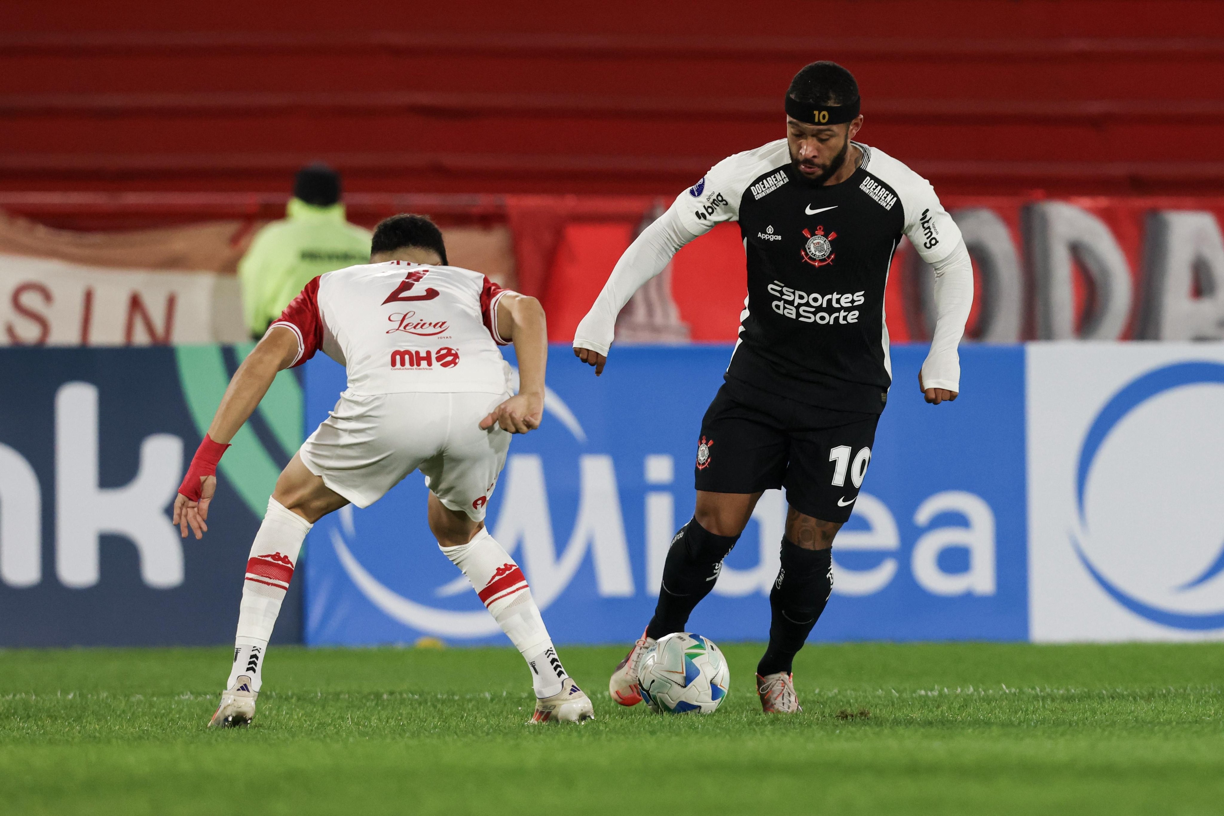 Corinthians precisa de correção de rota após vexames dentro e fora do campo.