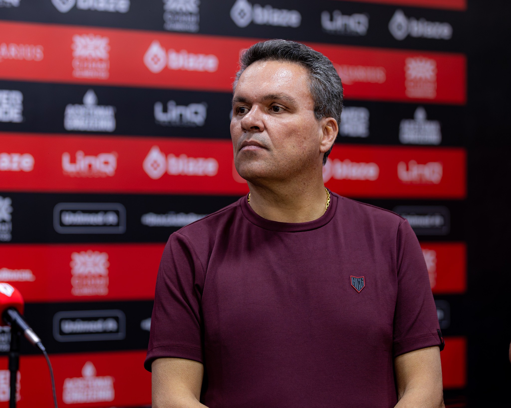 Adson Batista elogia mexidas de Roger Silva em vitória do Atlético-GO sobre o Avaí