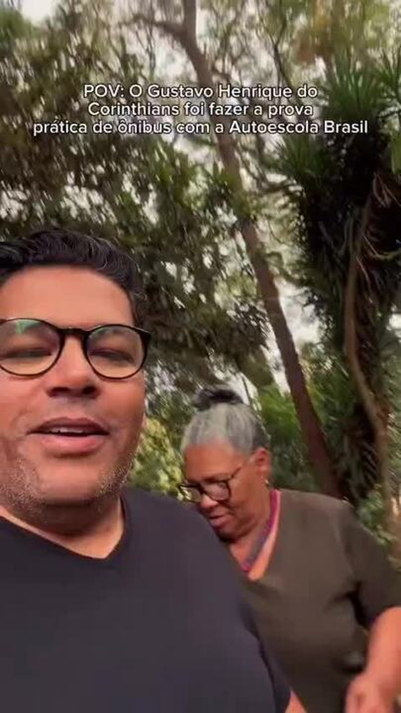 Gustavo Henrique, do Corinthians, tira carteira para dirigir ônibus  | Ge