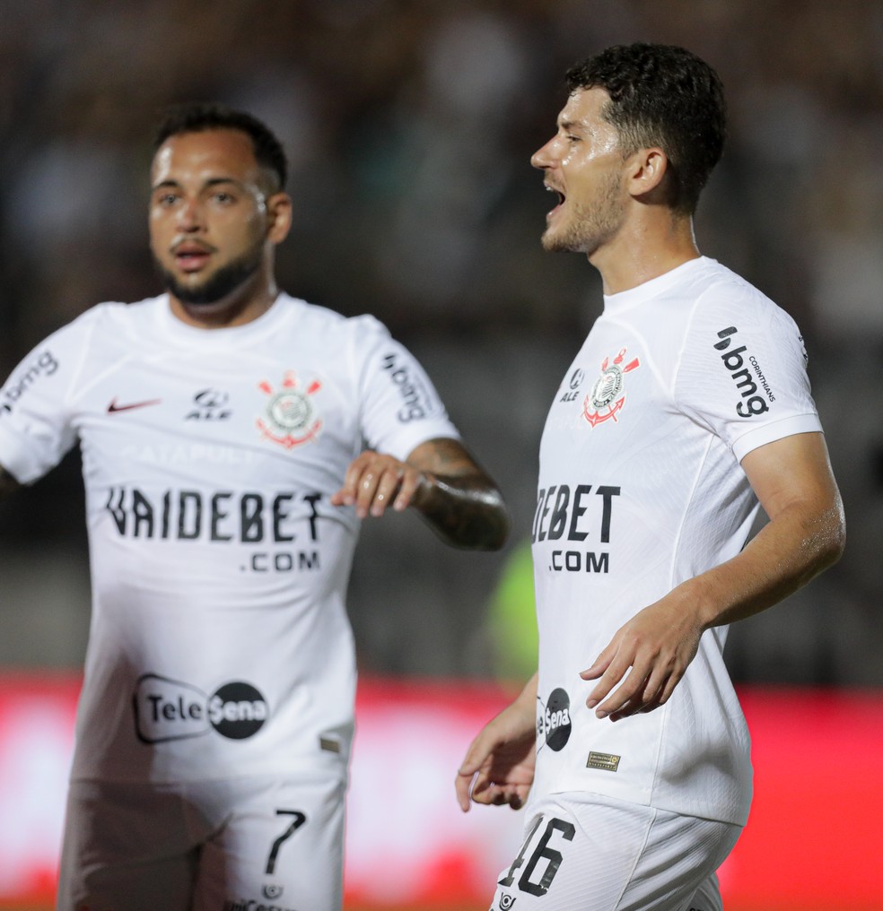 Hugo voltou a ser titular do Corinthians diante do Cianorte