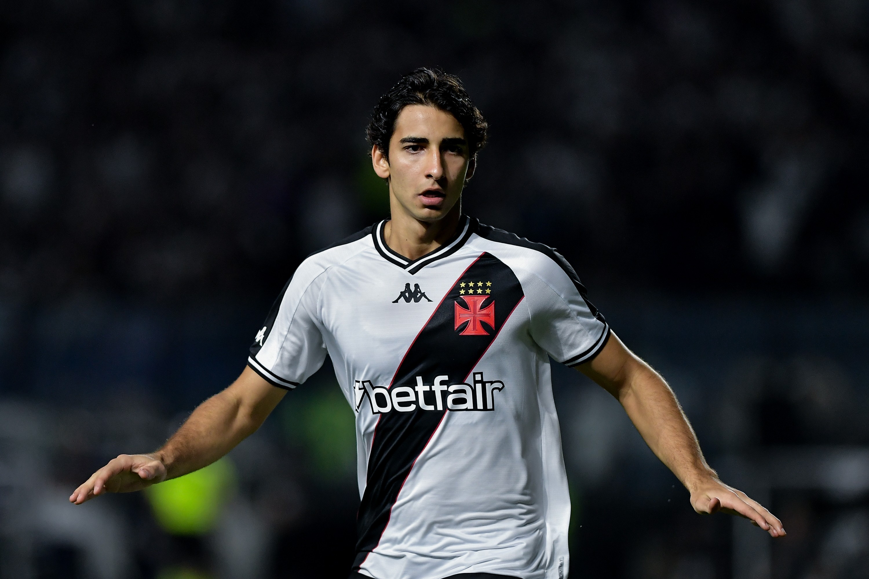 Vasco encaminha empréstimo de JP ao Avaí