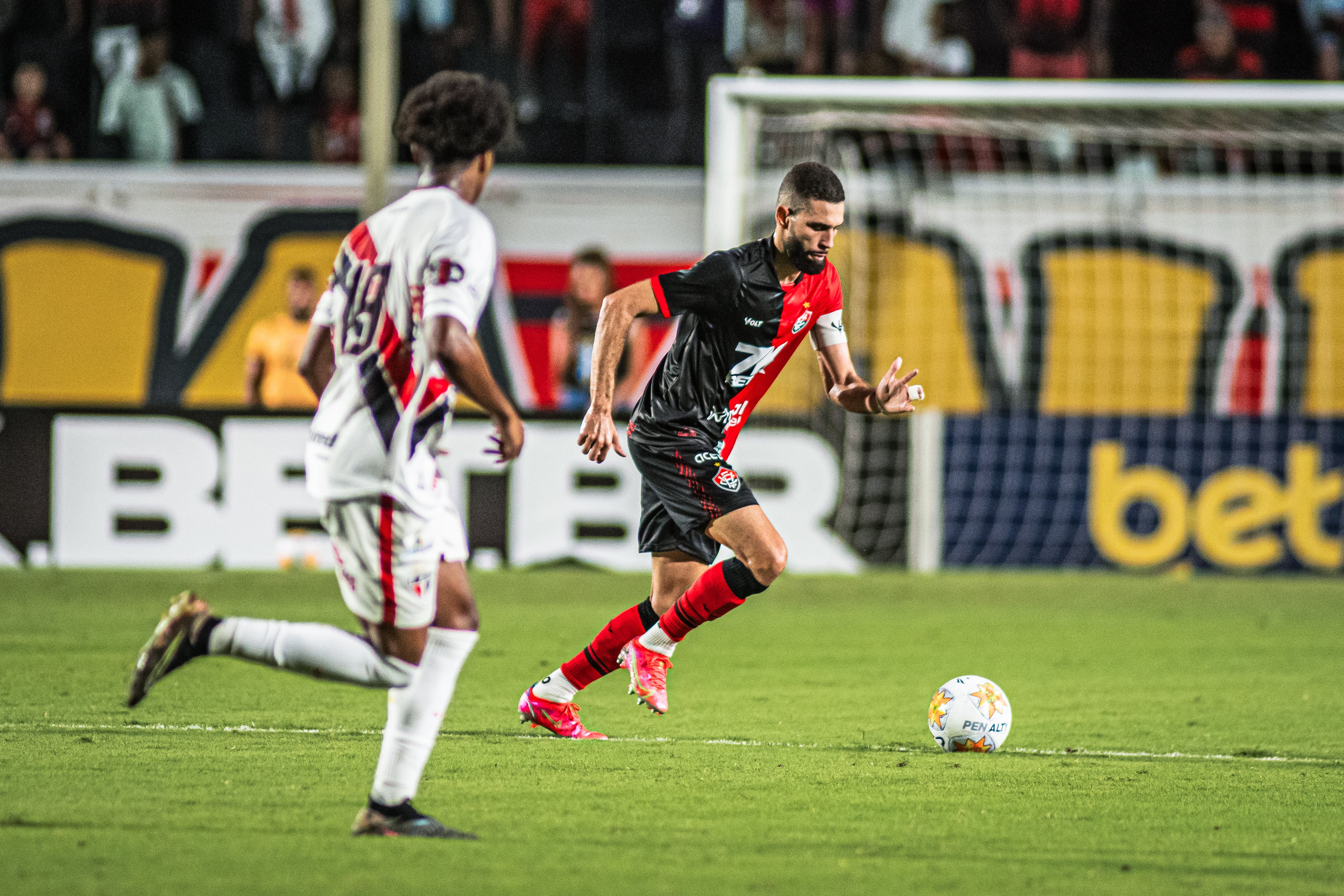Vitória 2 x 1 Ferroviário: assista aos gols e aos melhores momentos
