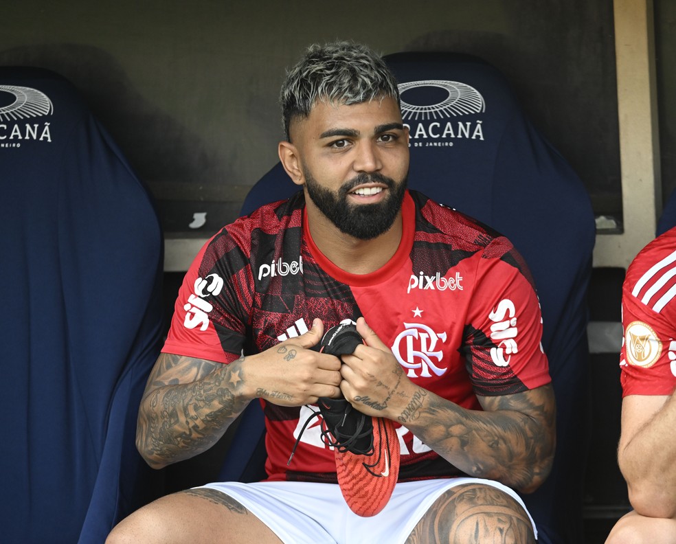 Gabigol no banco do Flamengo — Foto: André Durão / ge