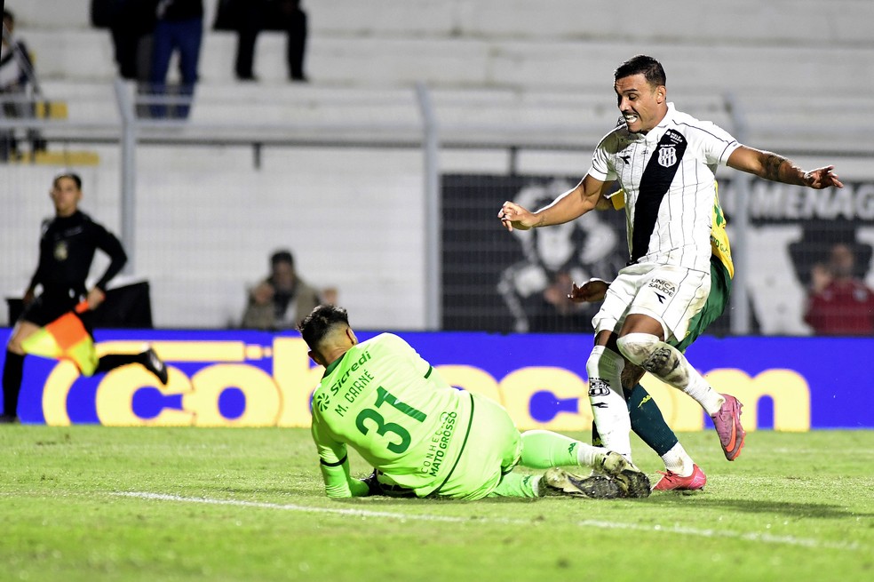 Ponte Preta x Cuiabá — lance da partida