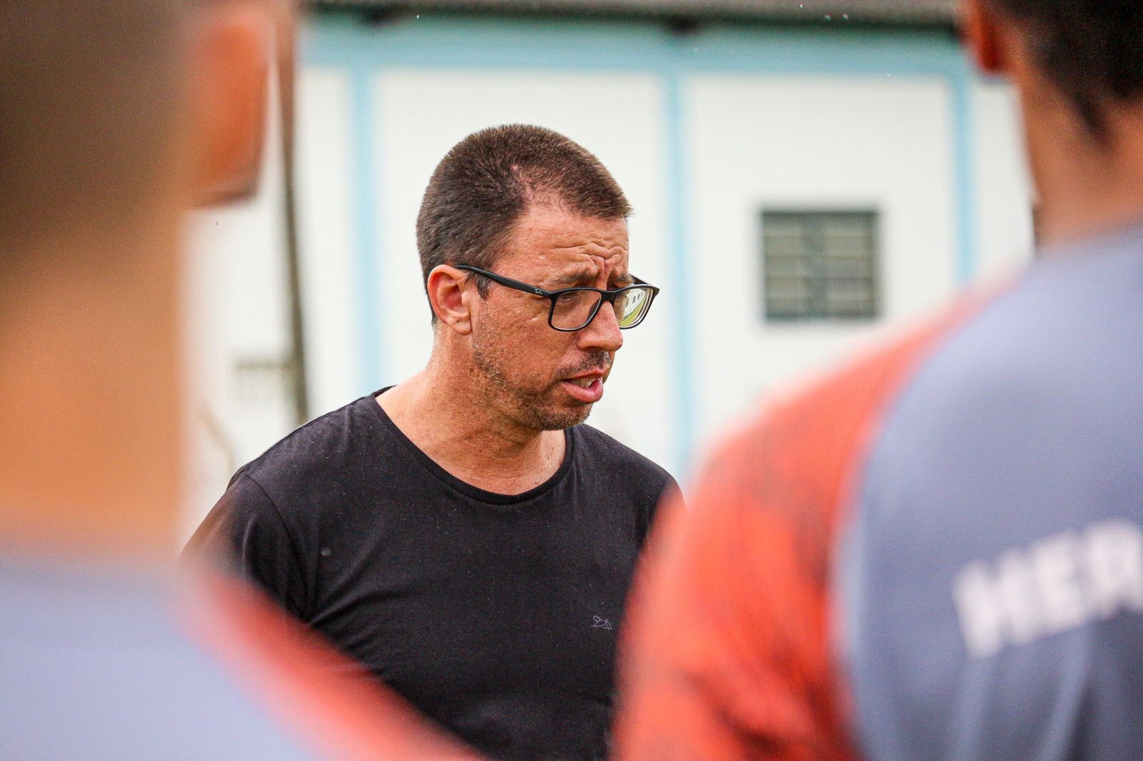 Fernando Gil inicia trabalho no Comercial para dar sequência à montagem do elenco
