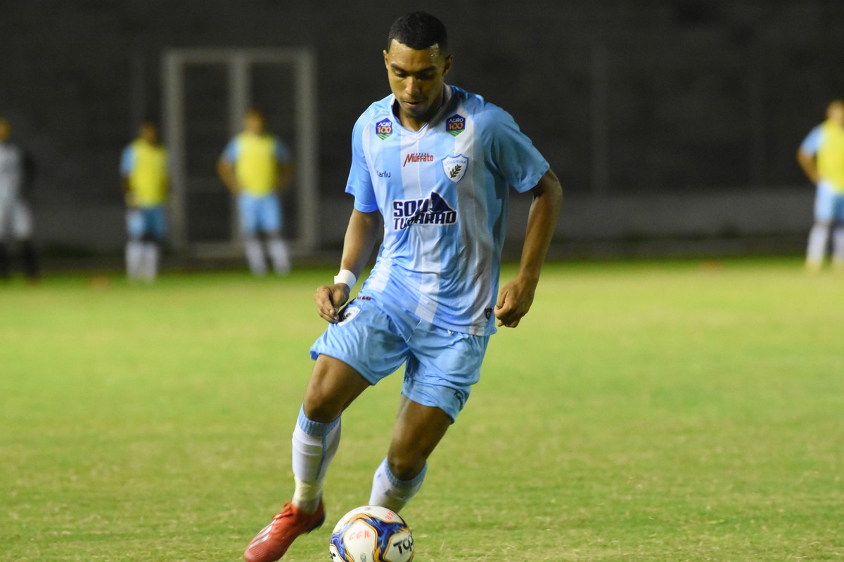 Flamengo contrata lateral-direito do Atlético Tubarão