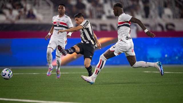 Savarino em Botafogo x São Paulo