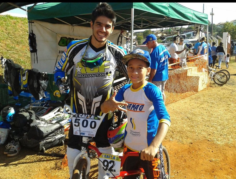 Renato Rezende e Robert, ex-Cruzeiro, em torneio de Bicicross — Foto: Arquivo pessoal