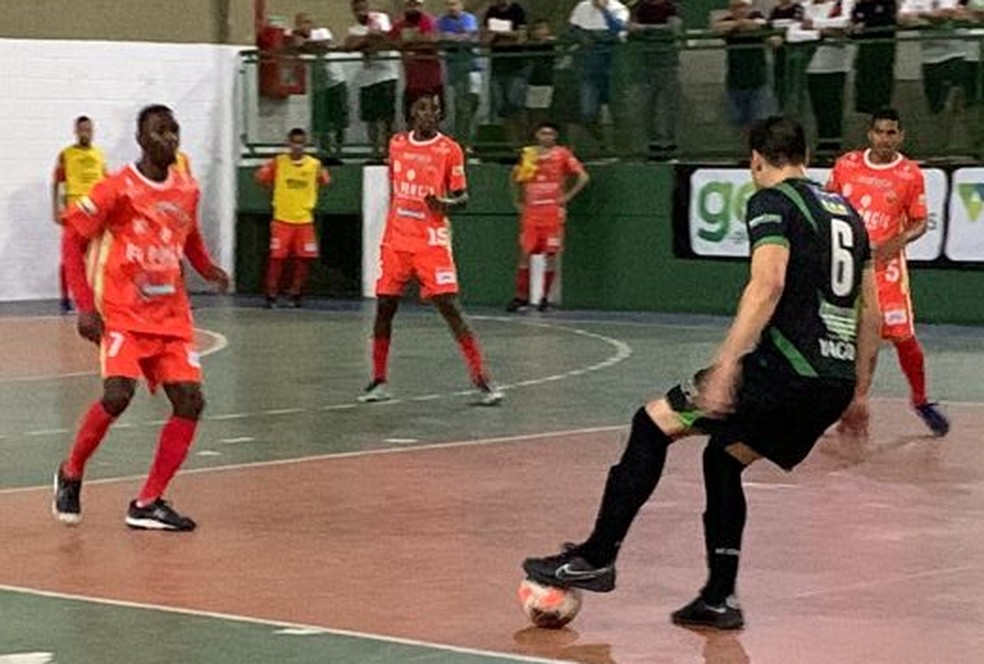 Posicionamento do Goleiro no Pênalti no Futsal 