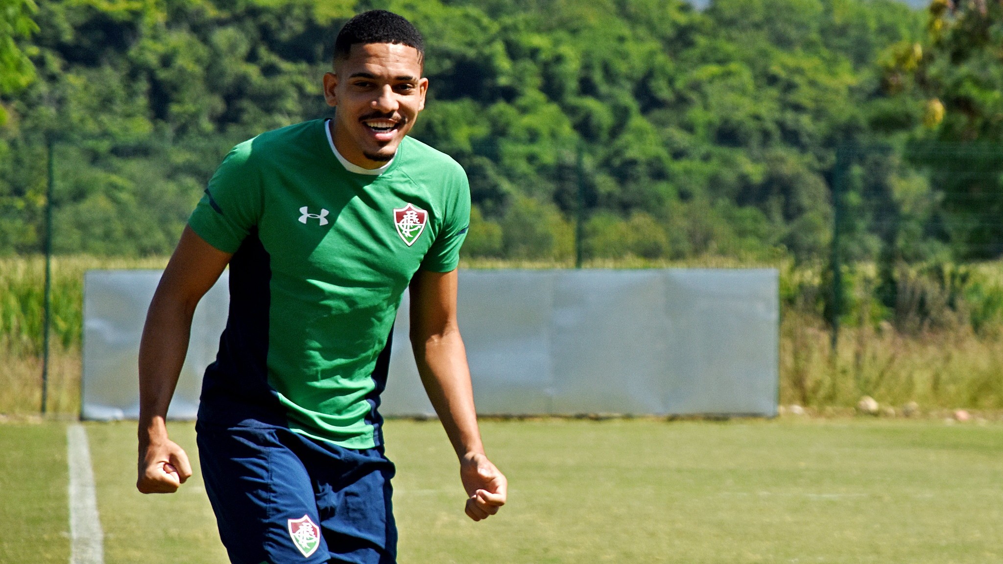 Time grego procura a Fiorentina por Gilberto; Fluminense tem preferência de compra