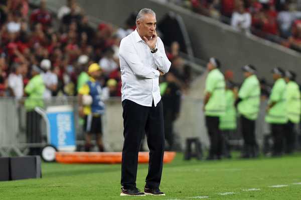 Calendário destacado e Flamengo em alta no desempenho futebolístico.