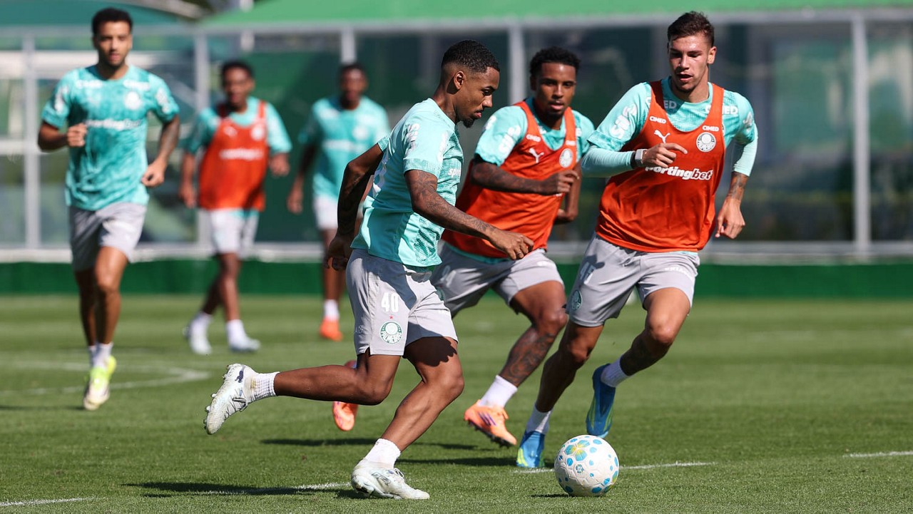 Coletivo do Palmeiras é marcado por golaço de bicicleta de atleta da base; confira o lance impressionante