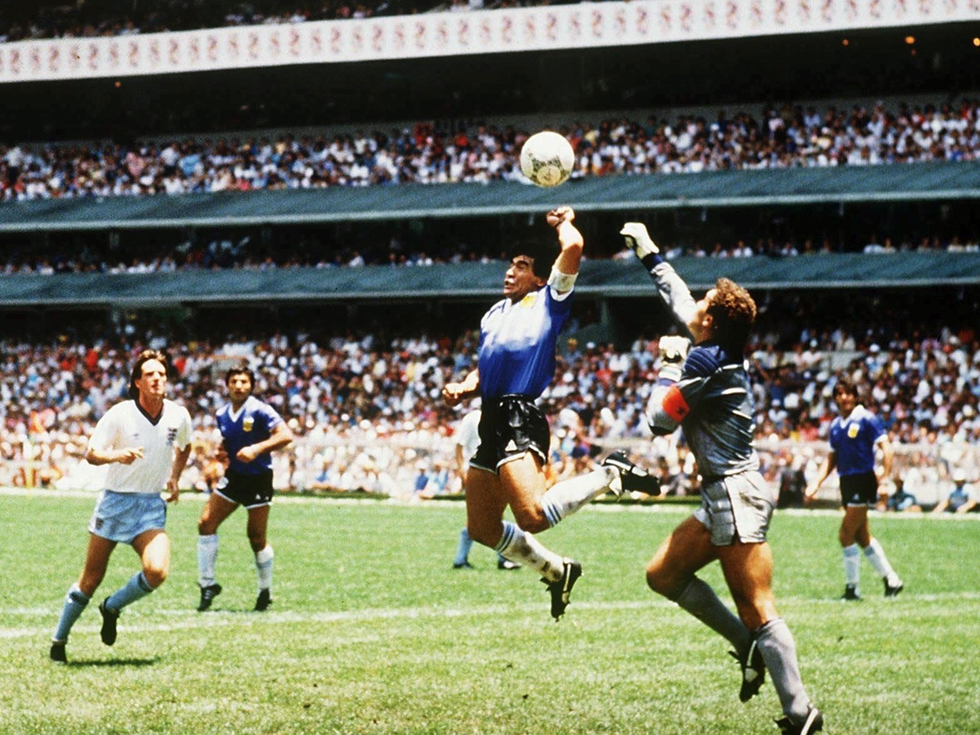 Há 32 anos, Diego Maradona enfileirava ingleses e consagrava 