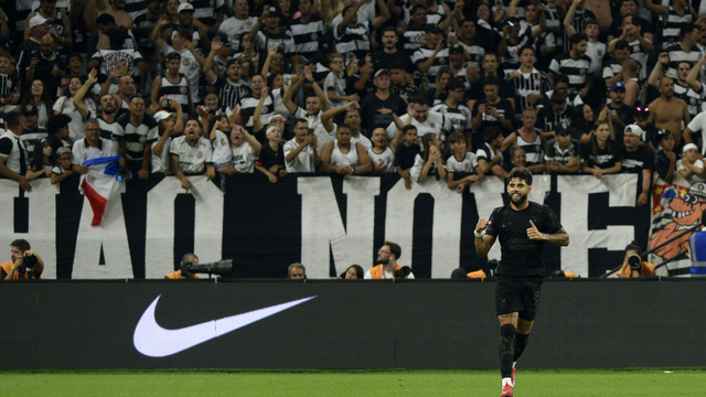 Yuri Alberto comemora gol do Corinthians contra o Santos