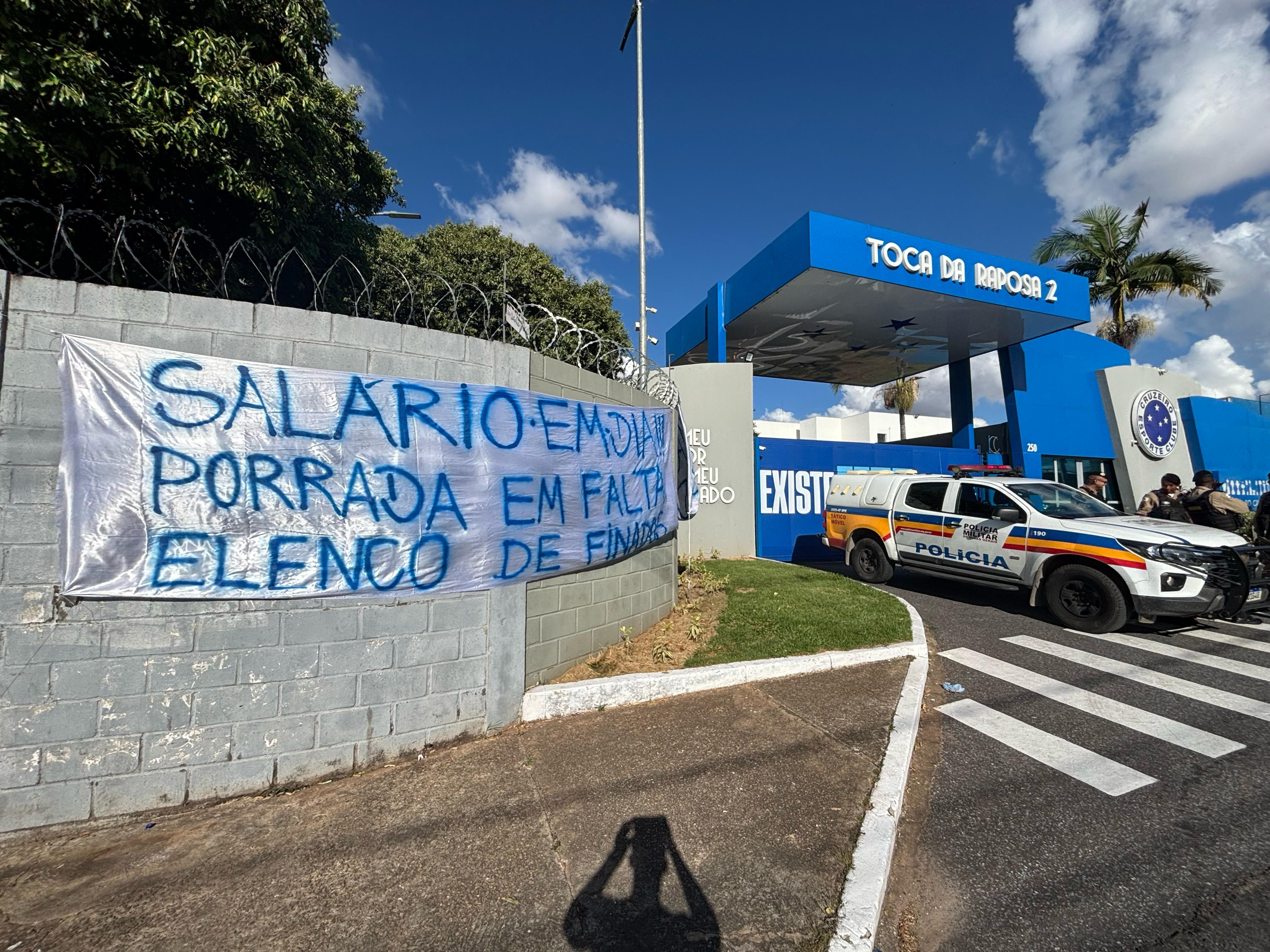 TURBULÊNCIA E PRESSÃO NOS BASTIDORES DO CRUZEIRO! Clima esquenta e movimentações internas agitam a Toca da Raposa!