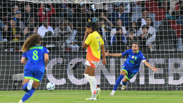 Marta comemora gol do Brasil contra a Colômbia na final da Copa América