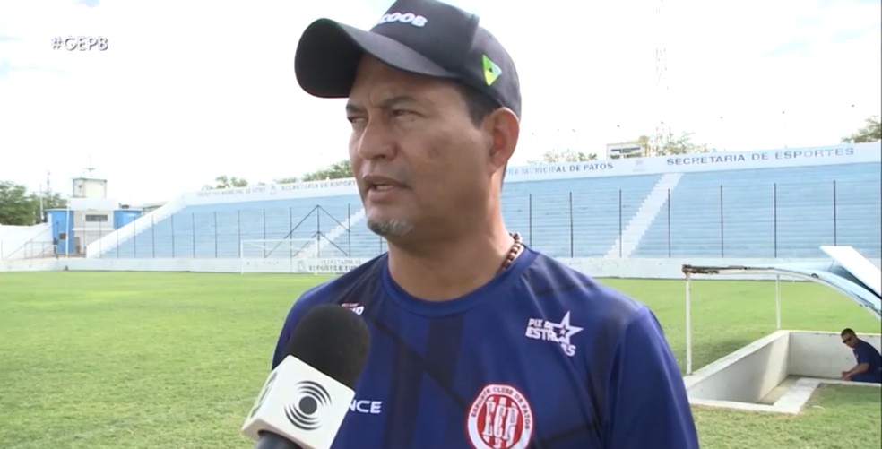 Alexandre Lima, t�cnico do Esporte de Patos � Foto: Reprodu��o / TV Para�ba