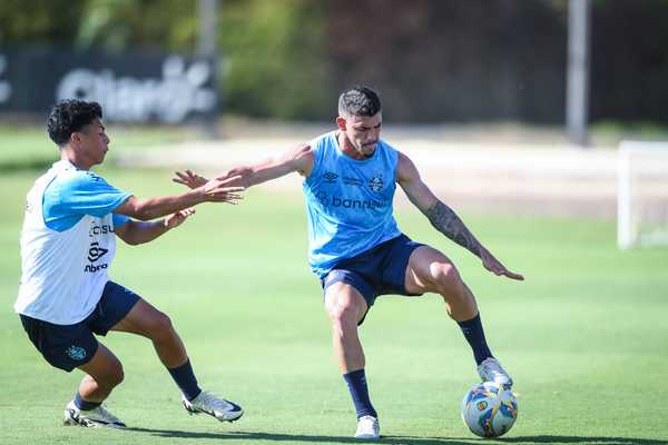 Mayk apto para semifinal do Gauchão após treino do Grêmio.