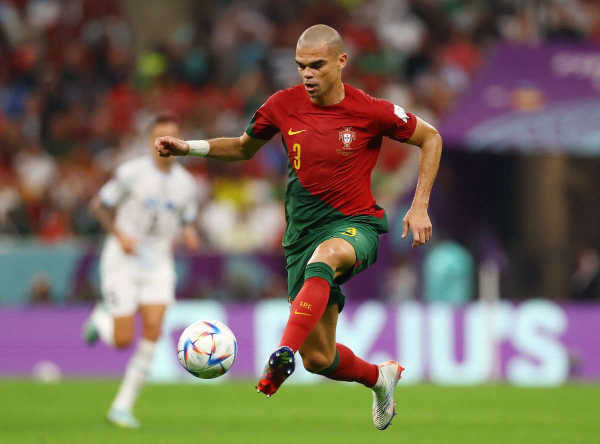 Pepe é o terceiro jogador de linha mais velho a entrar em campo em uma ...