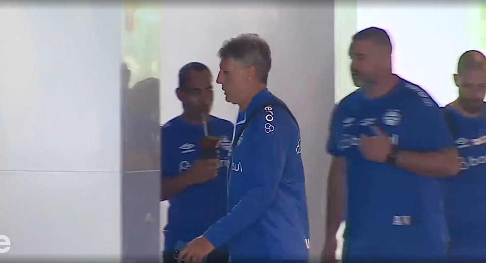 Renato antes do treino do Grêmio em São Paulo — Foto: Reprodução/RBS TV