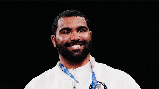 Discípulo de Jon Jones, campeão olímpico estreia no UFC 329