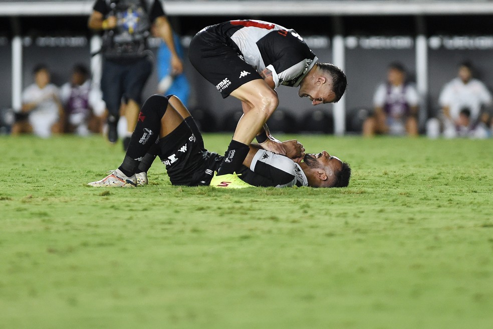 Vegetti e Payet em Vasco x Santos — Foto: André Durão