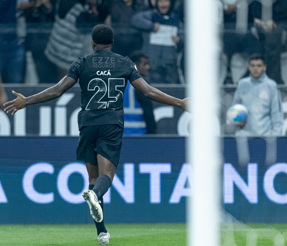 Cacá comemora o segundo gol do Corinthians contra o Criciúma — Foto: Rodrigo Coca/Ag. Corinthians