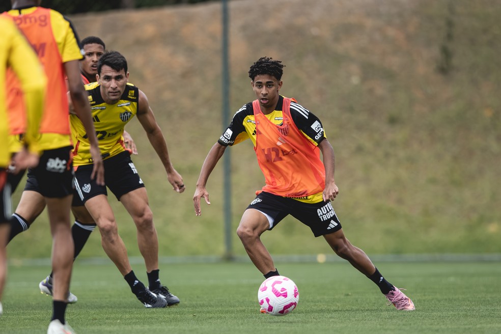 Walisson Mosquito em treino profissional do Galo