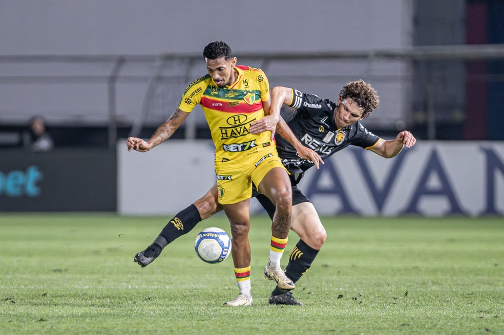 Amazonas volta &agrave; campo na quinta-feira, contra a Chapecoense &mdash; Foto: L&eacute;o Piva