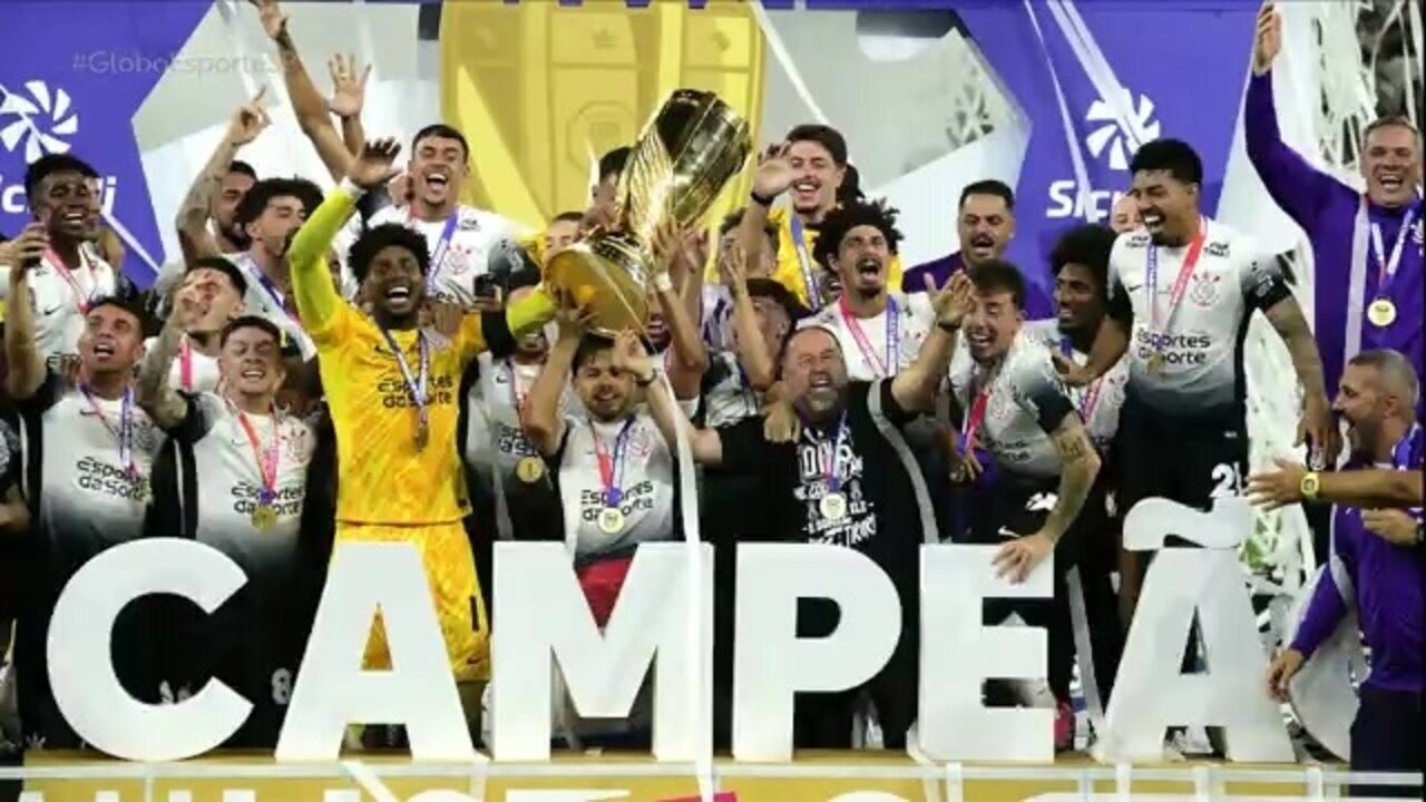 Gabriel Magalhães se emociona com título do Corinthians na arena.