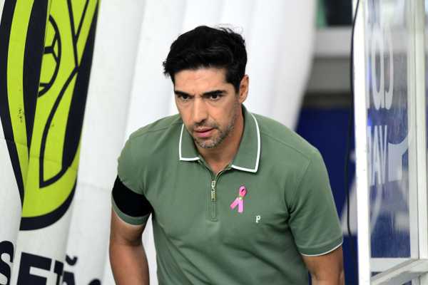 LIBERADO! STJD homologa acordo e libera Abel Ferreira após julgamento por ato obsceno