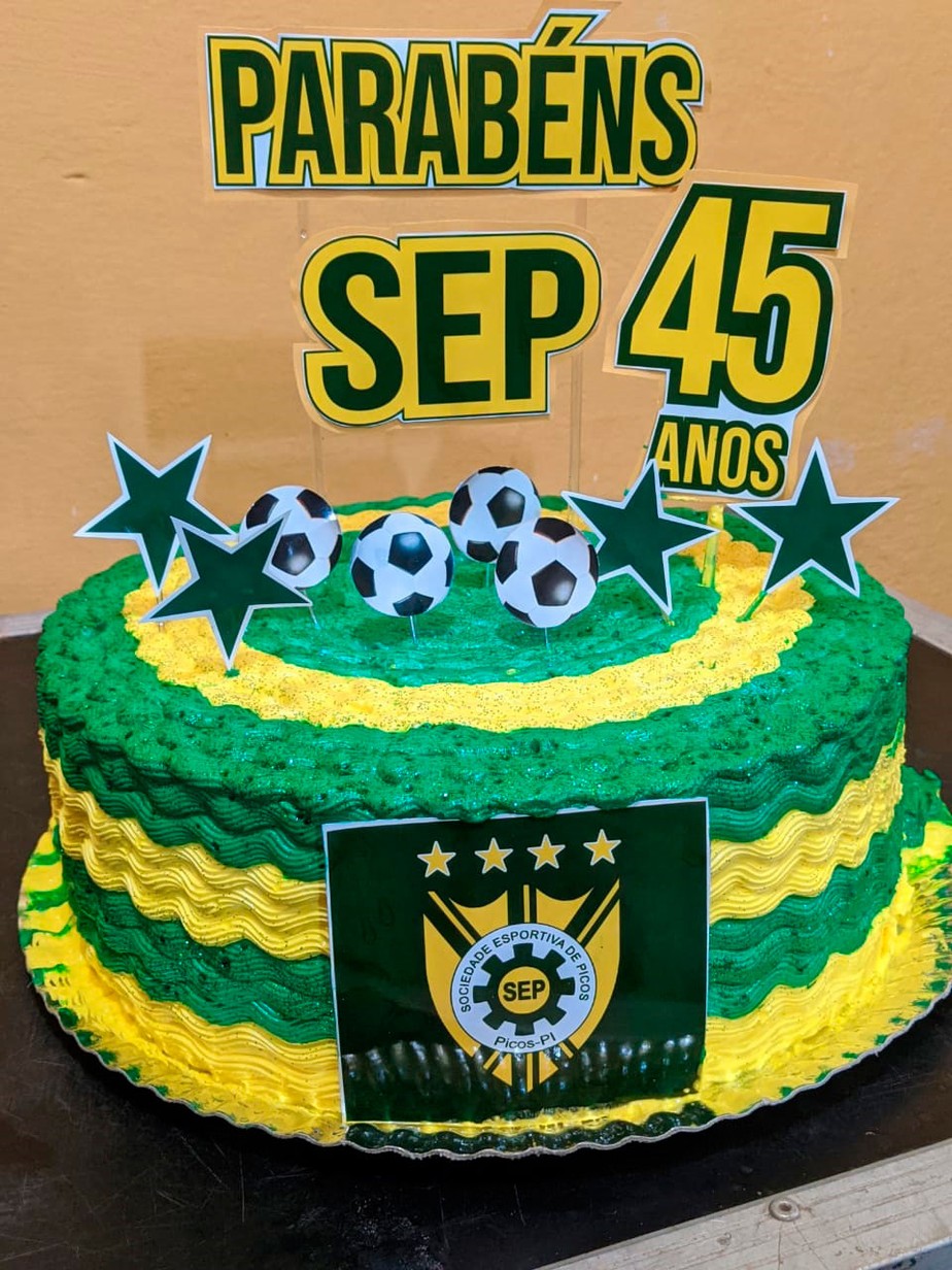 Picos comemora 45 anos com bolo para jogadores e comissão técnica, picos