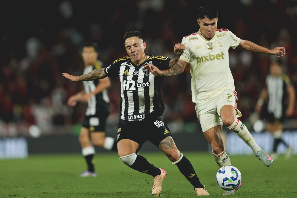 Luiz Arajo foi pouco produtivo mais uma vez pela esquerda  Foto: Pedro Souza/Atltico