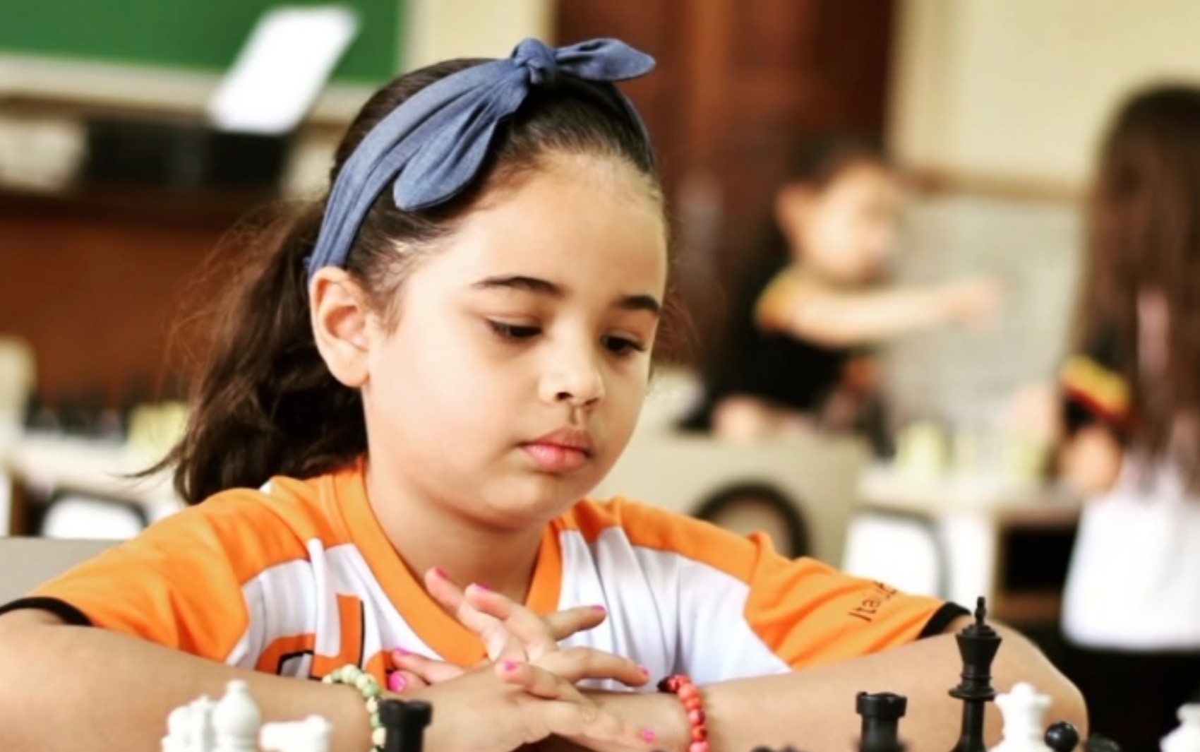 De brincadeira na pandemia a mestre nacional de xadrez: conheça a história de Júlia Neves, 10 anos
