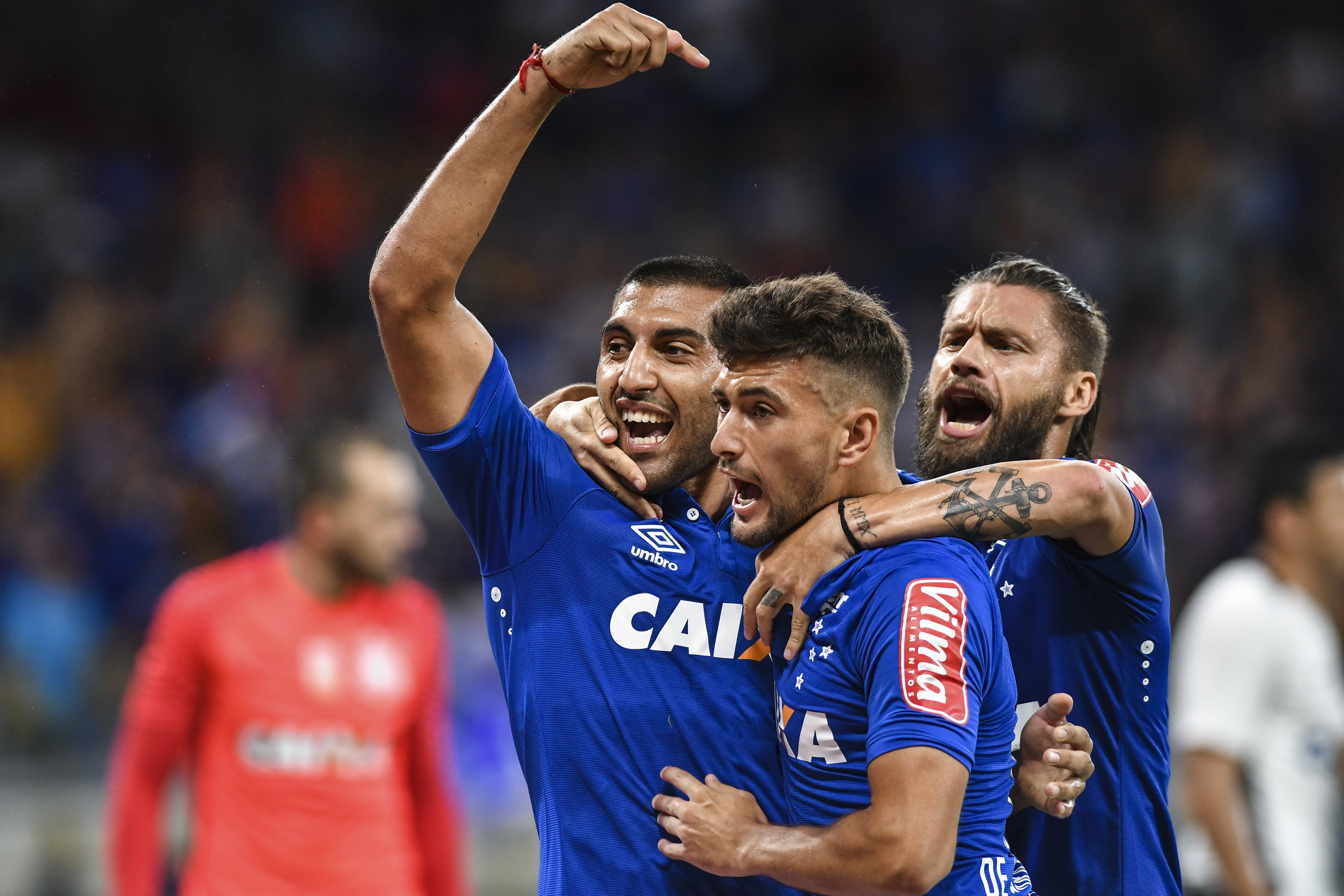 De Fábio a artilheiro uruguaio: veja como era o Cruzeiro na última vitória diante do Internacional