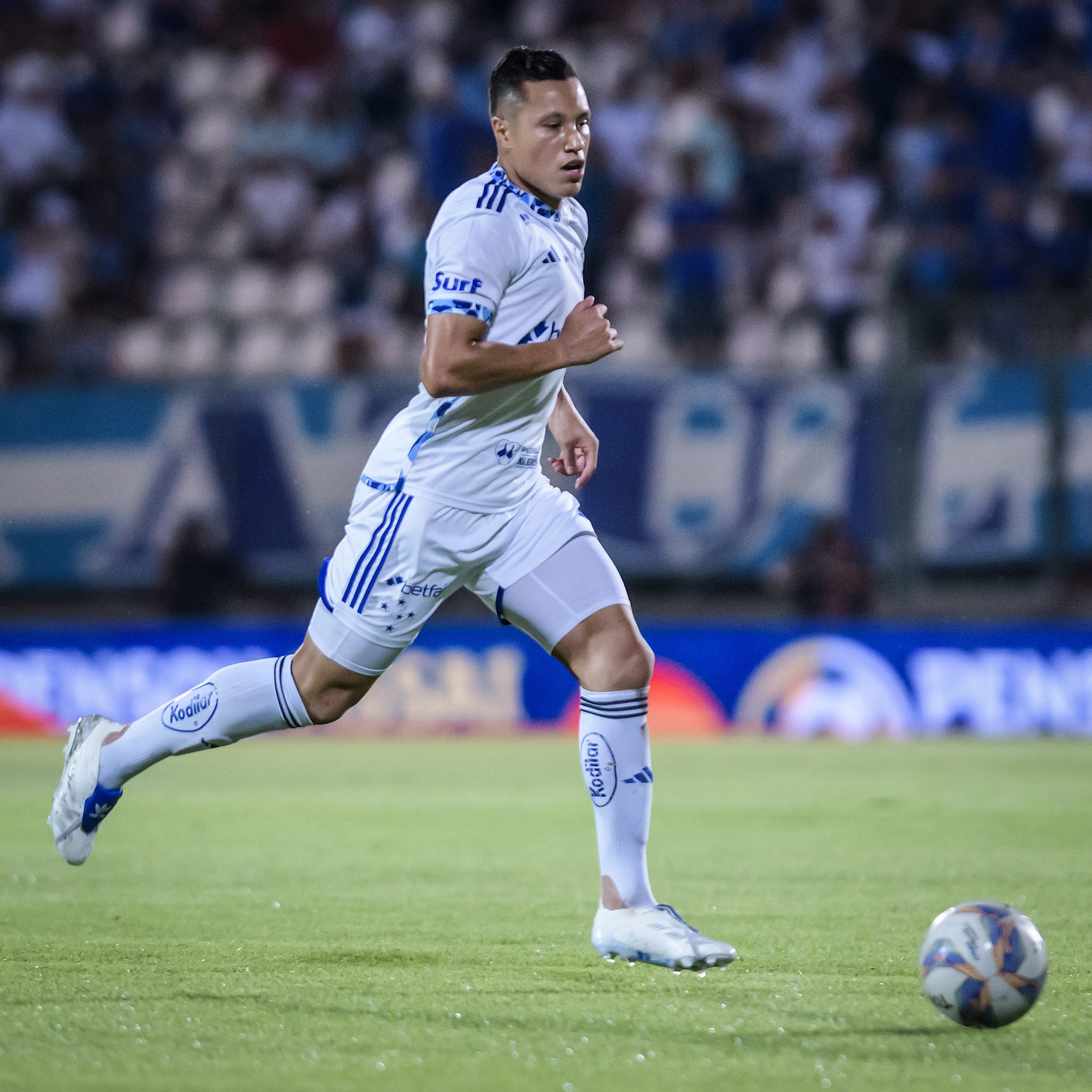 Cruzeiro acerta empréstimo de Marlon ao Grêmio com opção de compra