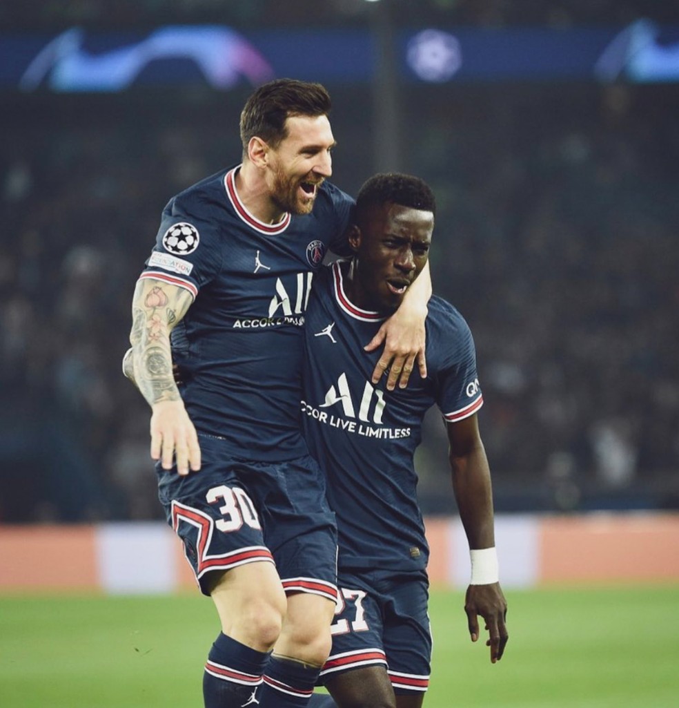 Estrela de Senegal e do Liverpool, Mané fugiu de casa para jogar bola e tem  Messi como fã
