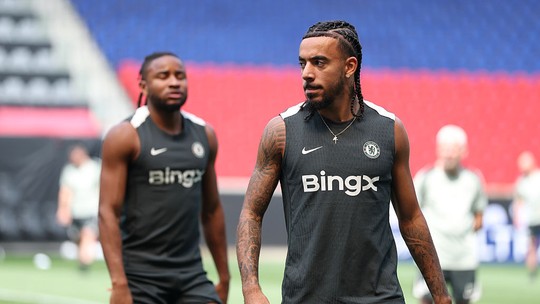 Malo Gusto, do Chelsea, relembra derrota para o Flamengo: "Eles mostraram mais vontade" - Em entrevista após treinamento em Nova Jersey, lateral-direito afirma: "Estávamos tranquilos e fomos surpreendidos"