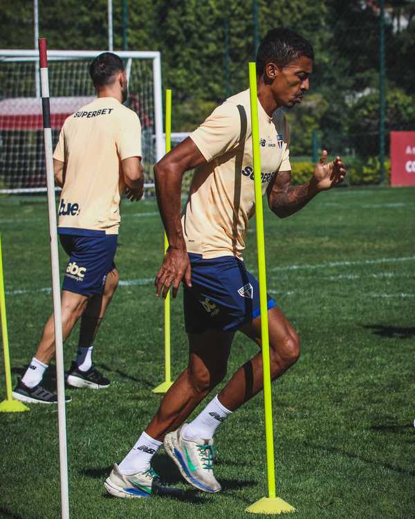 São Paulo se reapresenta com força máxima para enfrentar o Goiás