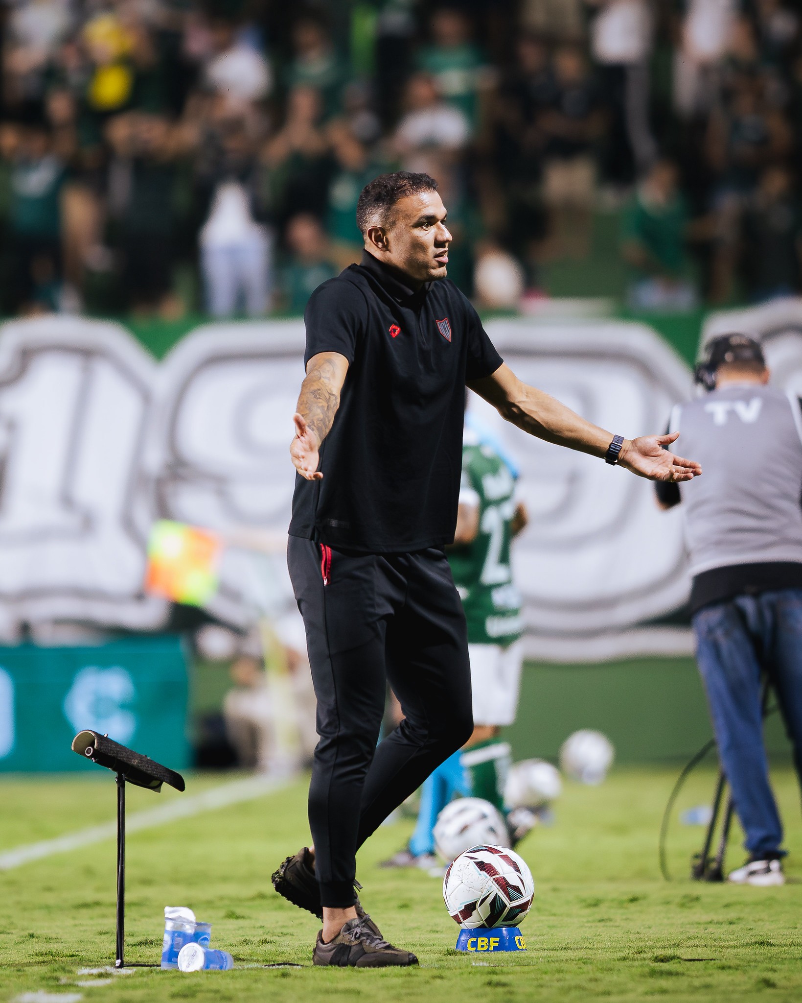 Com alto aproveitamento, Roger Silva avalia grande fase do Atlético-GO antes da reta final da Série B