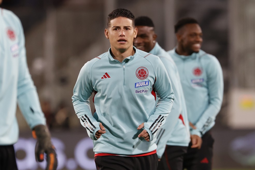 James Rodríguez passou a Data Fifa com a Colômbia — Foto: Elvis González/EFE